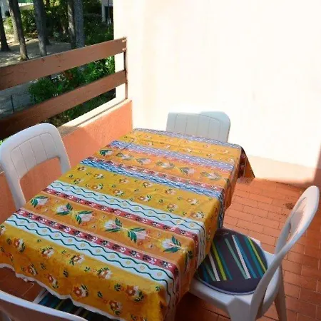 Apartment T2 Mezzanine, Climatise, Piscine Et Parking, Proche Et Loisirs, Cap D'agde - Fr-1-607-104 *