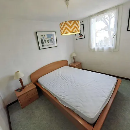 T2 Mezzanine Climatise Avec Piscine Et Parking Au Cap D'agde - Fr-1-607-104 *