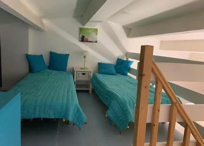 T2 Mezzanine Climatise Avec Piscine Et Parking Au Cap D'agde - Fr-1-607-104