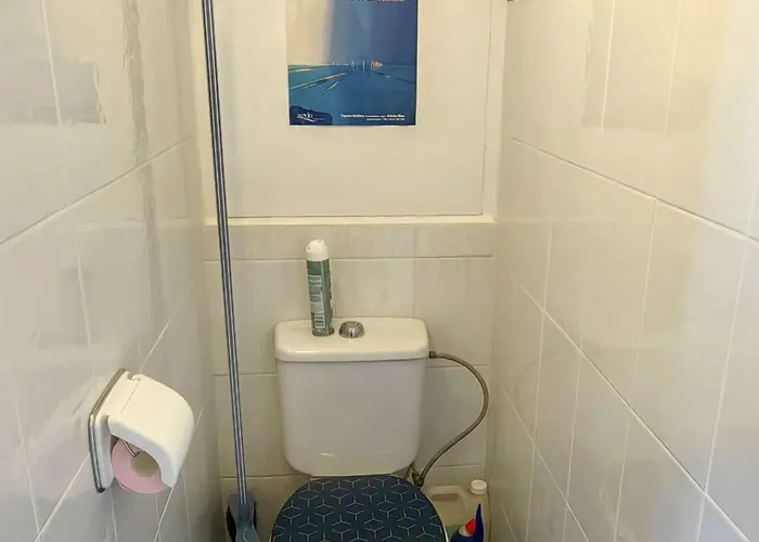 T2 Mezzanine Climatise Avec Piscine Et Parking Au Cap D'agde - Fr-1-607-104 * Агд