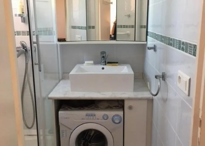 アパート T2 Mezzanine Climatise Avec Piscine Et Parking Au Cap D'agde - Fr-1-607-104