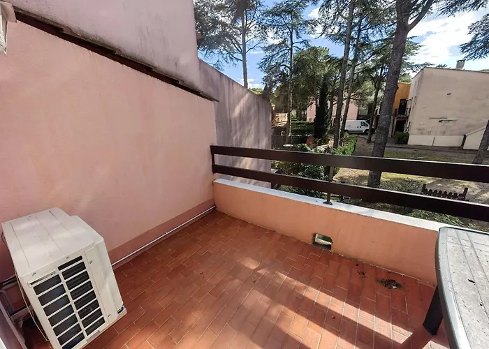 T2 Mezzanine Climatise Avec Piscine Et Parking Au Cap D'agde - Fr-1-607-104